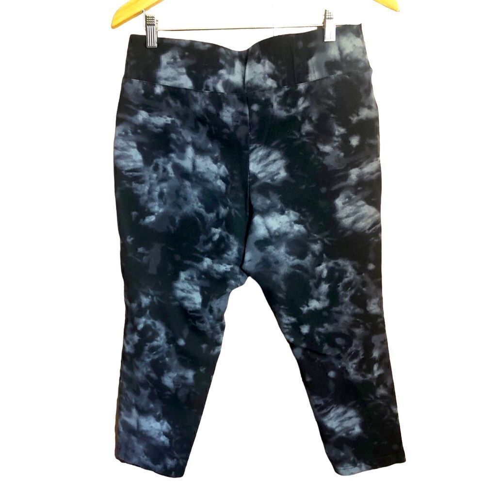 Torrid Tie Dye Capris. Black And Gray. 3 Inch Waistband